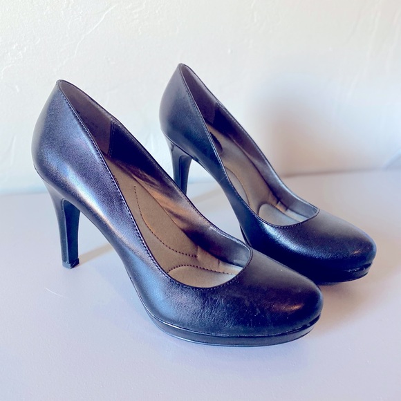 B Flexible Black Heels - Picture 1 of 6